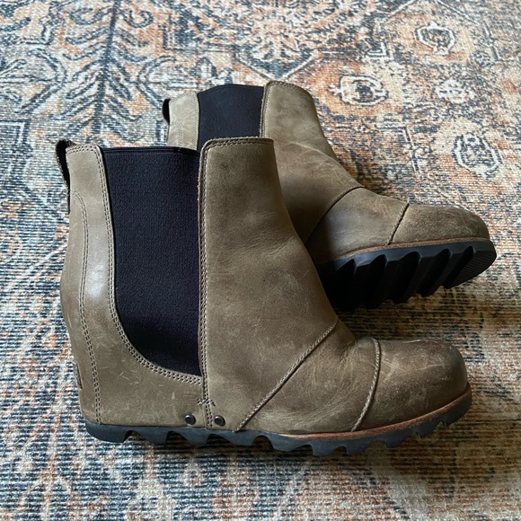 Sorel Wedge Boots - Picture 1 of 7